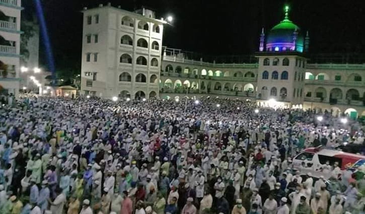 আল্লামা নঈমীর দাফন সম্পন্ন আল্লামা নঈমীর দাফন সম্পন্ন