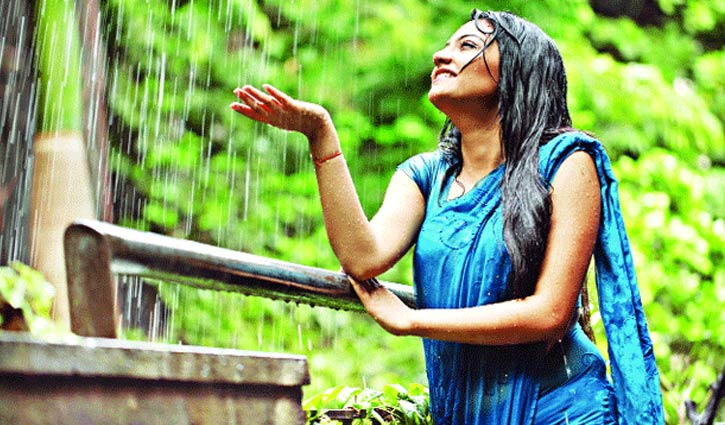 ‘এই বাদল দিনে মনে পড়ে তাকে’