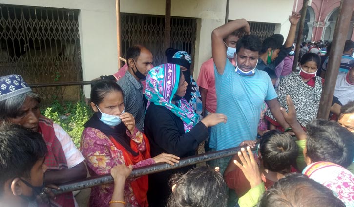 সাইদুলের লাশ দাফন নিয়ে দুই পরিবারের দ্বন্দ্ব সাইদুলের লাশ দাফন নিয়ে দুই পরিবারের দ্বন্দ্ব