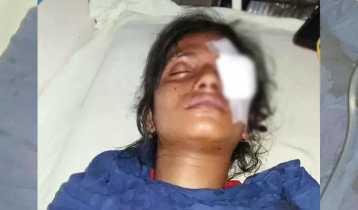 মাদক বিক্রিতে অনীহার জেরে স্ত্রীর চোখে ছুরিকাঘাত মাদক বিক্রিতে অনীহার জেরে স্ত্রীর চোখে ছুরিকাঘাত