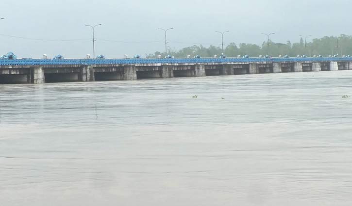 Rivers continue to rise, low-lying areas flooded