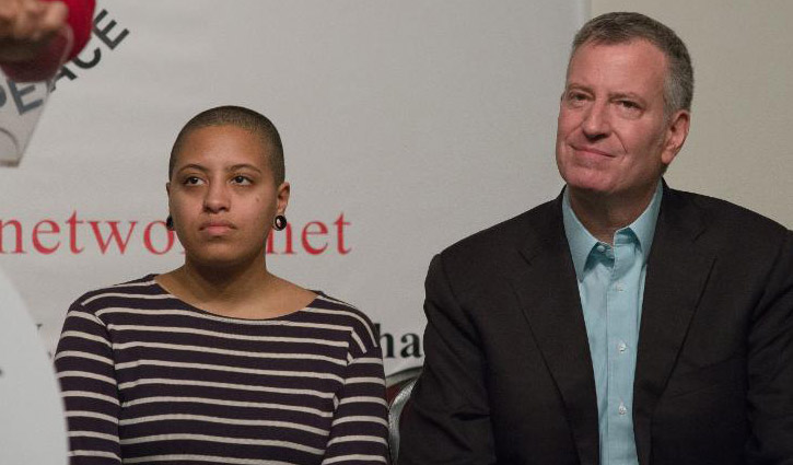 বিক্ষোভ মিছিলে নিউ ইয়র্কের মেয়রের মেয়ে