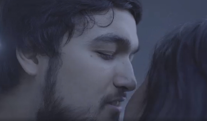 চুমু দিয়ে তামাশার ঝলক দেখালেন নোবেল (ভিডিও) চুমু দিয়ে তামাশার ঝলক দেখালেন নোবেল (ভিডিও)