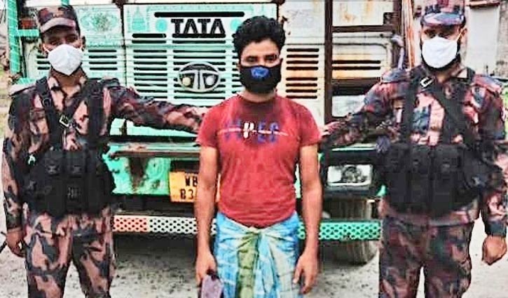 Indian held with phensidyl in Chapainawabganj