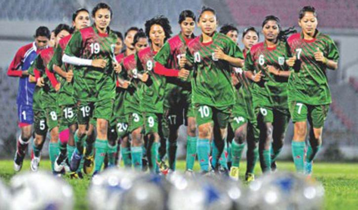নারী ফুটবলারদের জন্য বাফুফের ‘মেইক ইট কাউন্ট’ কর্মসূচি নারী ফুটবলারদের জন্য বাফুফের ‘মেইক ইট কাউন্ট’ কর্মসূচি