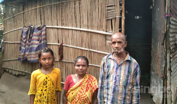 বৃষ্টি হলে স্ত্রী-সন্তান নিয়ে হরেনের নির্ঘুম রাত কাটে