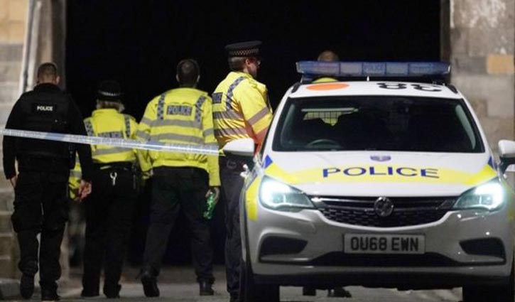Knife attack leaves 3 dead at UK park