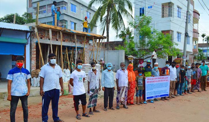 সীমানা প্রাচীরের ওপর ছাদ, এলাকাবাসীর মানববন্ধন সীমানা প্রাচীরের ওপর ছাদ, এলাকাবাসীর মানববন্ধন