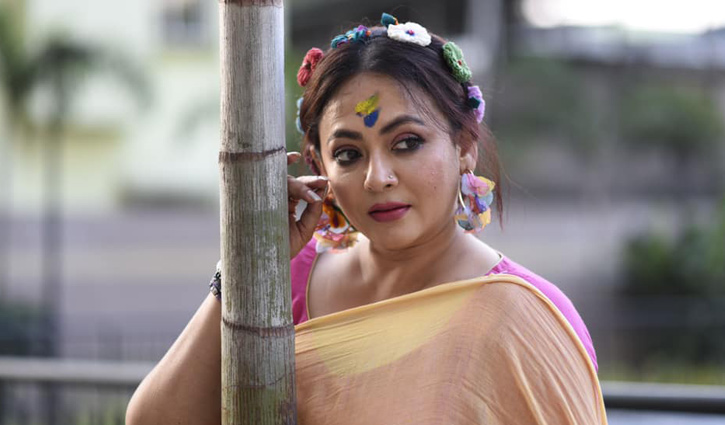 পরিচালকের সঙ্গে বিতর্কে জড়ালেন শ্রীলেখা পরিচালকের সঙ্গে বিতর্কে জড়ালেন শ্রীলেখা