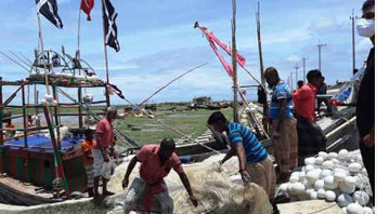 চট্টগ্রামে নিষেধাজ্ঞার সময়ে মাছ ধরায় ৫ জেলেকে জরিমানা চট্টগ্রামে নিষেধাজ্ঞার সময়ে মাছ ধরায় ৫ জেলেকে জরিমানা
