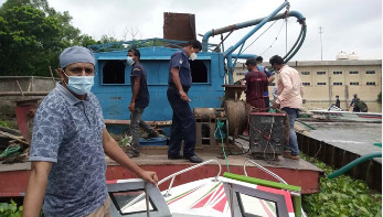 অবৈধভাবে বালু তোলার দায়ে পাবনায় ৩ জনের কারাদণ্ড অবৈধভাবে বালু তোলার দায়ে পাবনায় ৩ জনের কারাদণ্ড