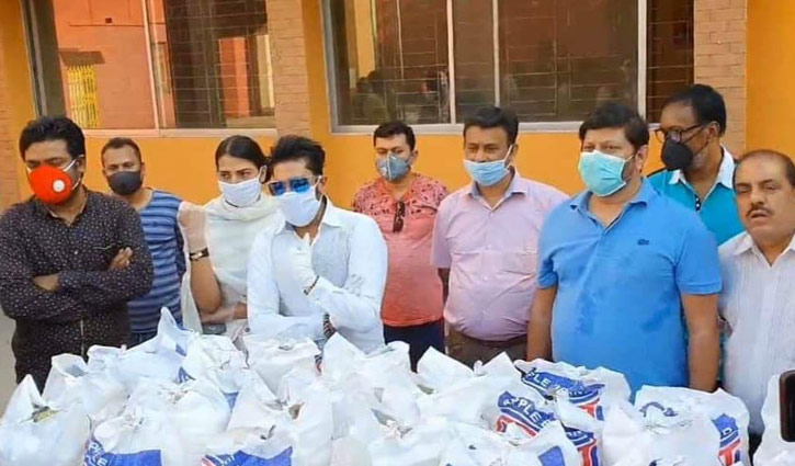 অনন্তর পৃষ্ঠপোষকতায় প্রযোজক-পরিচালক সমিতির ত্রাণ বিতরণ অনন্তর পৃষ্ঠপোষকতায় প্রযোজক-পরিচালক সমিতির ত্রাণ বিতরণ