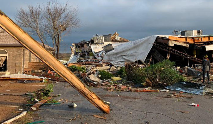 Tornadoes kill 25 in USA