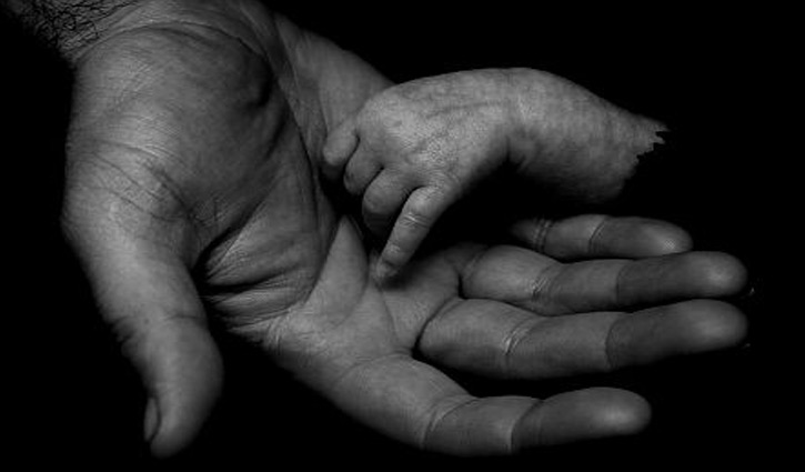 মানবতার নিকৃষ্ট চিত্র দেখাচ্ছে করোনাভাইরাস?