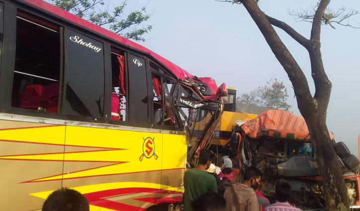 Bus-truck collision kills two in Kushtia