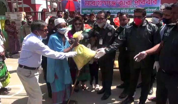 নিজেদের রেশন দরিদ্রদের দিলেন না.গঞ্জ কারা কর্মকর্তা-কর্মচারীরা নিজেদের রেশন দরিদ্রদের দিলেন না.গঞ্জ কারা কর্মকর্তা-কর্মচারীরা