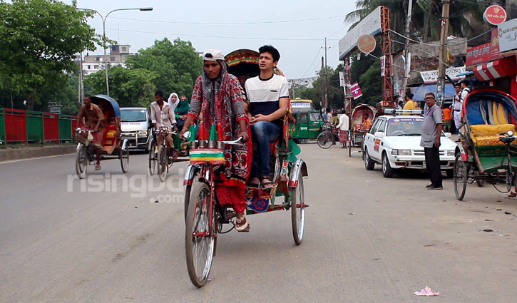 ‘যে হাতে রিকশার হ্যান্ডেল ধরেছি, সেই হাতে প্রাইভেট কার চালাব’ ‘যে হাতে রিকশার হ্যান্ডেল ধরেছি, সেই হাতে প্রাইভেট কার চালাব’
