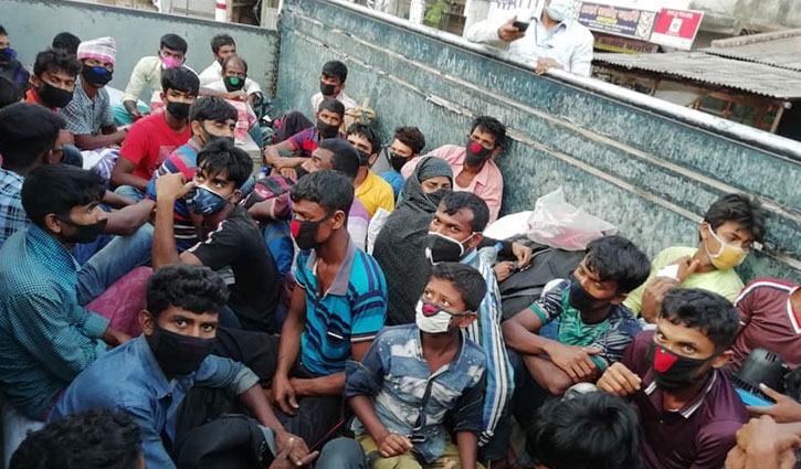 সাতক্ষীরায় মানুষের প্রবেশ থামছে না, জনমনে আতঙ্ক সাতক্ষীরায় মানুষের প্রবেশ থামছে না, জনমনে আতঙ্ক