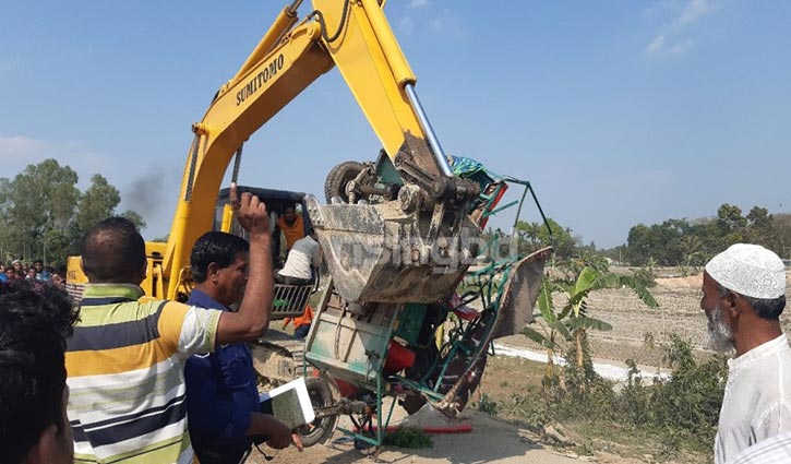 Four killed in Savar road crash