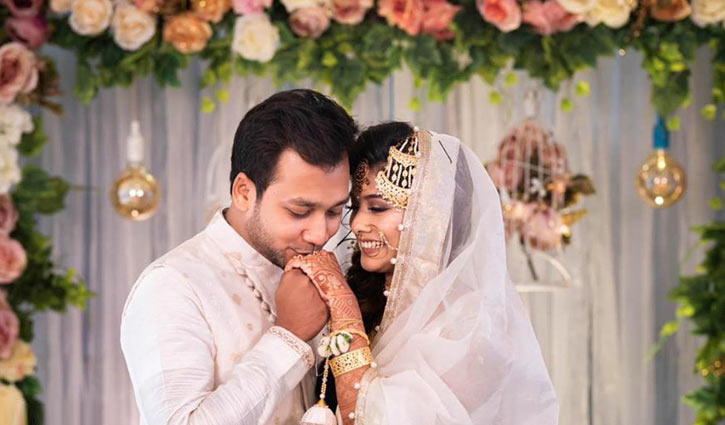 শুটিংয়ে ফিরলেন নব দম্পতি