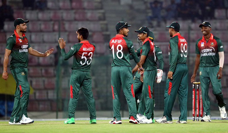 Bangladesh beat Zimbabwe by four runs to seal series