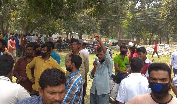 বেতনের দাবি: মধ্যপাড়া কয়লা খনিতে শ্রমিক অসন্তোষ বেতনের দাবি: মধ্যপাড়া কয়লা খনিতে শ্রমিক অসন্তোষ