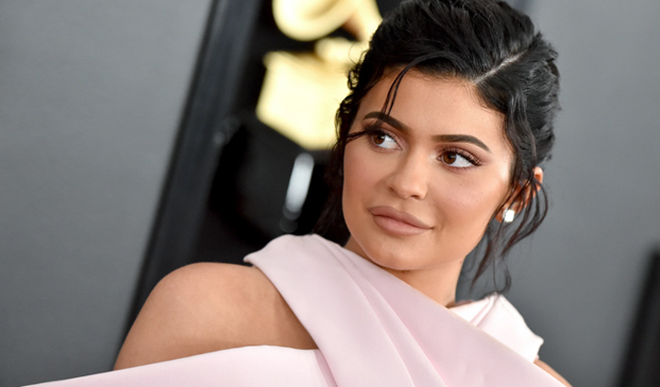 নিজ আয়ে সবচেয়ে কম বয়সি বিলিয়নিয়ার কাইলি