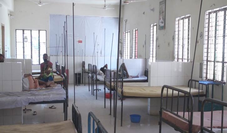 সাতক্ষীরার হাসপাতাল ফাঁকা, স্বাস্থ্যকর্মীরাও আতঙ্কে সাতক্ষীরার হাসপাতাল ফাঁকা, স্বাস্থ্যকর্মীরাও আতঙ্কে