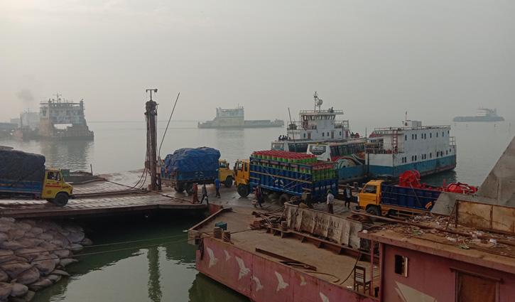 পাটুরিয়া-দৌলতদিয়া নৌরুটে ফেরি চলাচল শুরু পাটুরিয়া-দৌলতদিয়া নৌরুটে ফেরি চলাচল শুরু