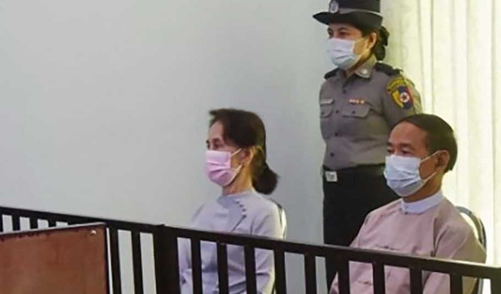 কারাপোশাকে আদালতে সু চি