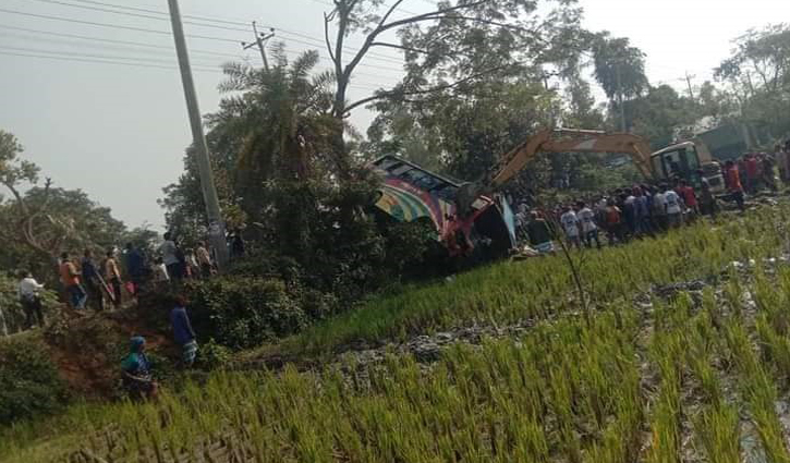 মির্জাপুরে বাস-কাভার্ডভ্যান সংঘর্ষে নিহত ২