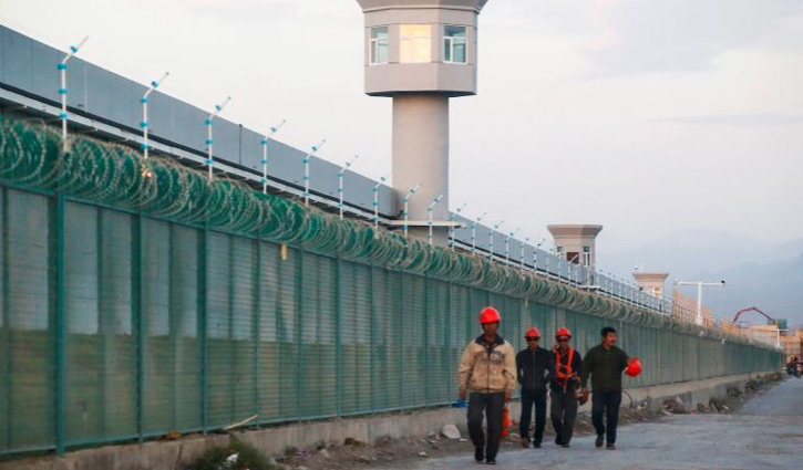 চোখে ধুলা দিতে বিদেশিদের শিনজিয়াং ঘুরিয়ে আনছে চীন