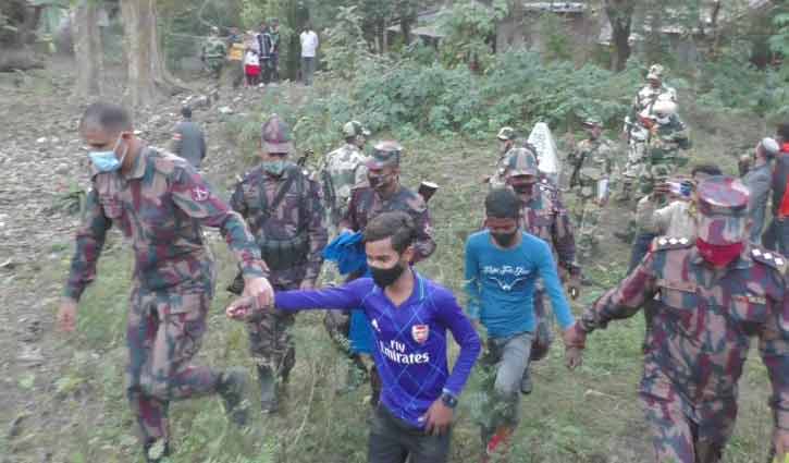 দুই শিক্ষার্থীকে ফেরত দিয়েছে বিএসএফ