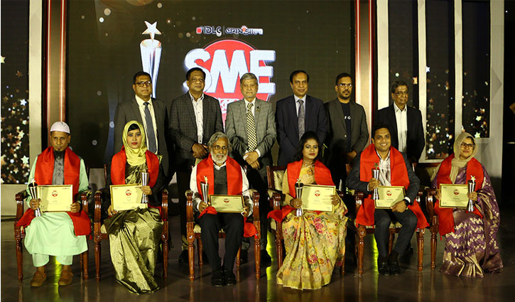 আইডিএলসি-প্রথম আলো এসএমই পুরস্কার পেলেন ছয় উদ্যোক্তা আইডিএলসি-প্রথম আলো এসএমই পুরস্কার পেলেন ছয় উদ্যোক্তা
