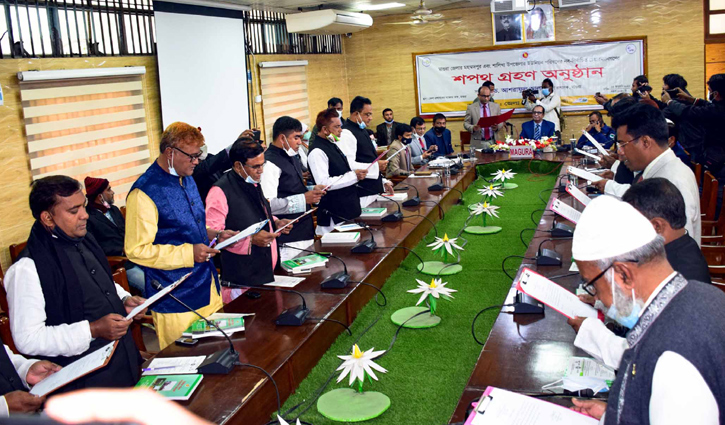 মাগুরায় ১৪ জন ইউপি চেয়ারম্যানের শপথ গ্রহণ মাগুরায় ১৪ জন ইউপি চেয়ারম্যানের শপথ গ্রহণ