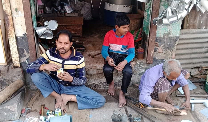 হারিয়ে যাচ্ছে ‘কুপির আলো’