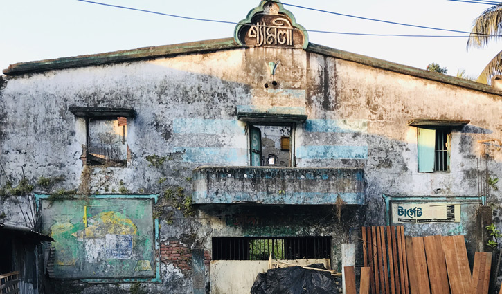 ২০ বছর ধরে বরগুনার সব সিনেমা হল বন্ধ 