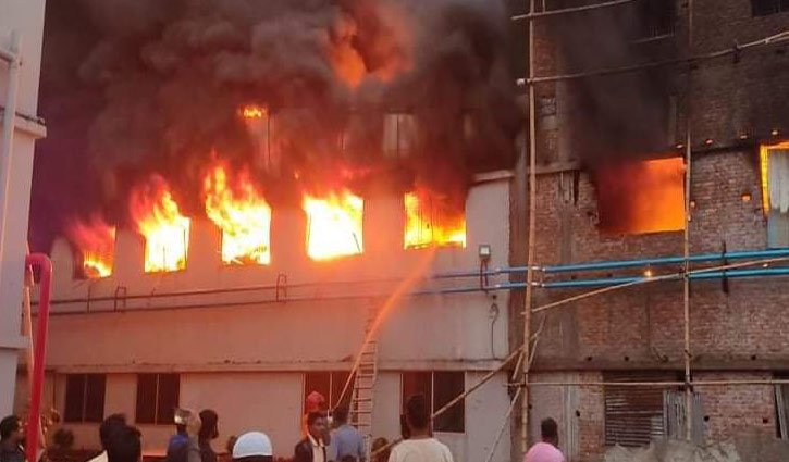 Terrible fire breaks out in Naryanganj factory