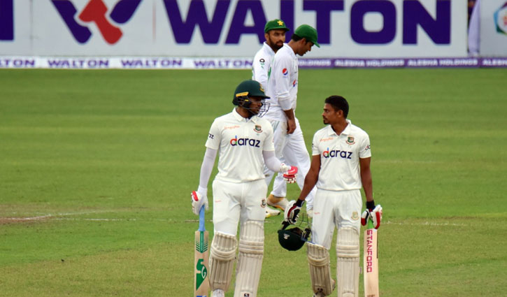 Tigers in trouble in Dhaka Test