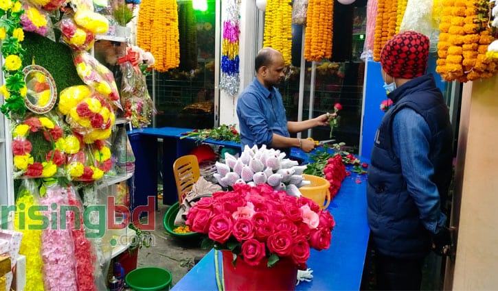 ১০ টাকার গোলাপ ৫০ টাকা