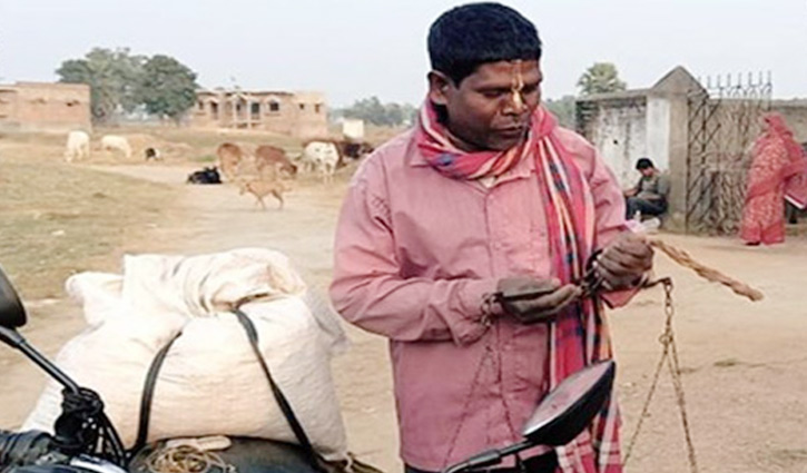 বাদাম বিক্রি বন্ধ, গায়ক হতে চান ভুবন বাদ্যকর
