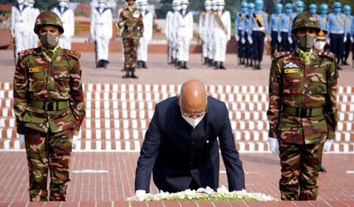 জাতীয় স্মৃতিসৌধে ভারতের রাষ্ট্রপতির শ্রদ্ধা 
