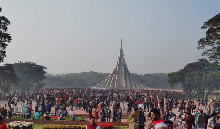 স্মৃতিসৌধে জনতার ঢল