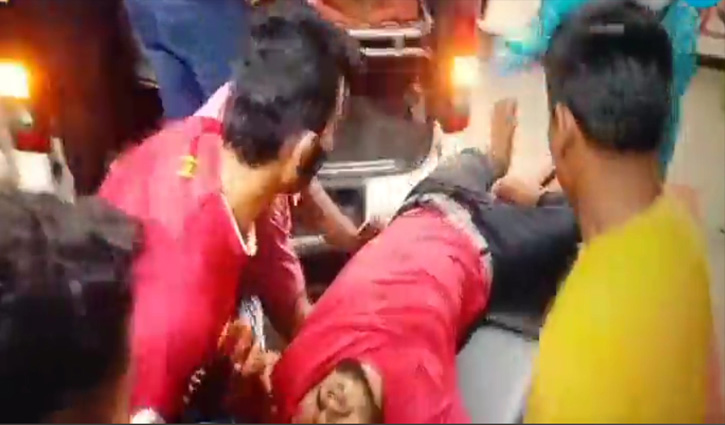 মেরিনড্রাইভে দুর্ঘটনায় প্রাণ গেল ২ মোটরসাইকেল আরোহীর মেরিনড্রাইভে দুর্ঘটনায় প্রাণ গেল ২ মোটরসাইকেল আরোহীর