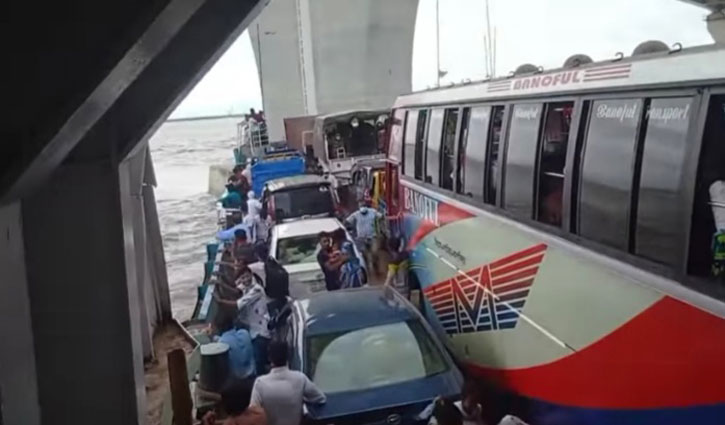 তেল বাচাঁতেই কম গতিতে চলছিল ফেরি শাহজালাল