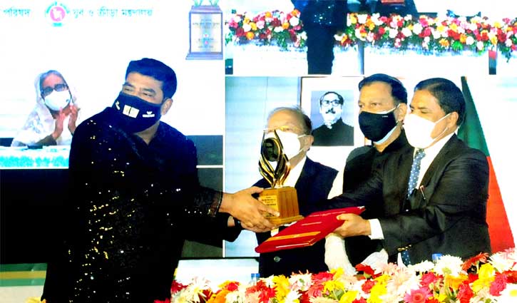 শেখ কামাল জাতীয় ক্রীড়া পরিষদ পুরস্কার পেলো ওয়ালটন শেখ কামাল জাতীয় ক্রীড়া পরিষদ পুরস্কার পেলো ওয়ালটন