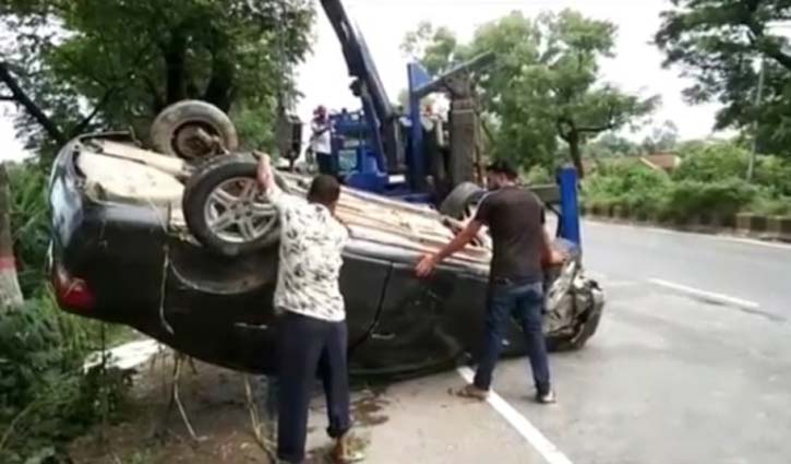 মুন্সীগঞ্জে প্রাইভেটকার খাদে, নিহত ৩ মুন্সীগঞ্জে প্রাইভেটকার খাদে, নিহত ৩