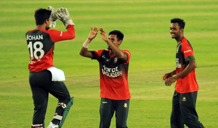 মোস্তাফিজের কাটার রপ্ত করছেন শরিফুল মোস্তাফিজের কাটার রপ্ত করছেন শরিফুল