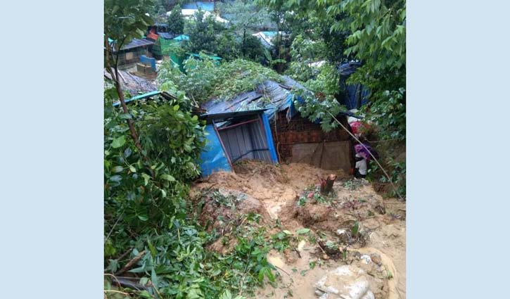 টেকনাফে পাহাড় ধসে একই পরিবারের ৫ জনের মৃত্যু টেকনাফে পাহাড় ধসে একই পরিবারের ৫ জনের মৃত্যু