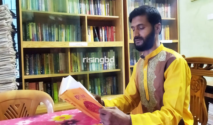 একজন বইপ্রেমী মোয়াজ্জেম হোসেন একজন বইপ্রেমী মোয়াজ্জেম হোসেন